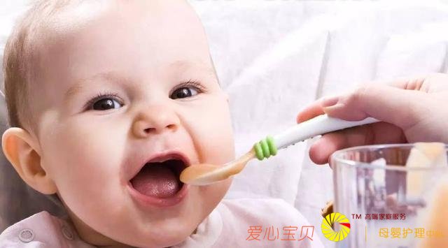 添加辅食是难题,记住这四点,不然会生病!