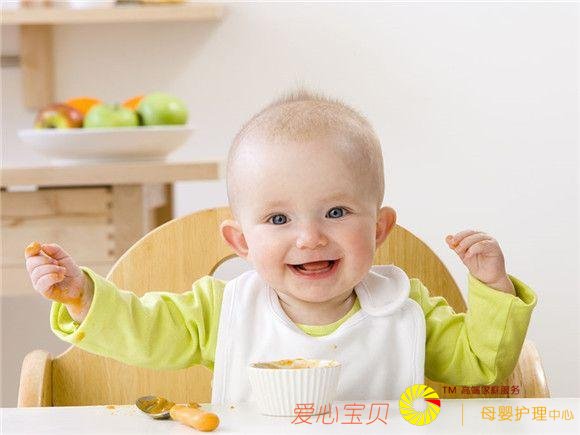 添加辅食是难题,记住这四点,不然会生病!