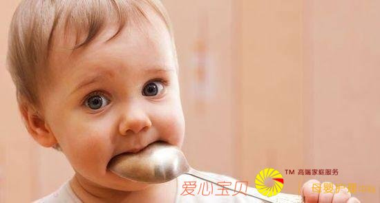 添加辅食是难题,记住这四点,不然会生病!