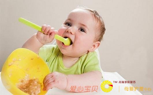 添加辅食是难题,记住这四点,不然会生病!