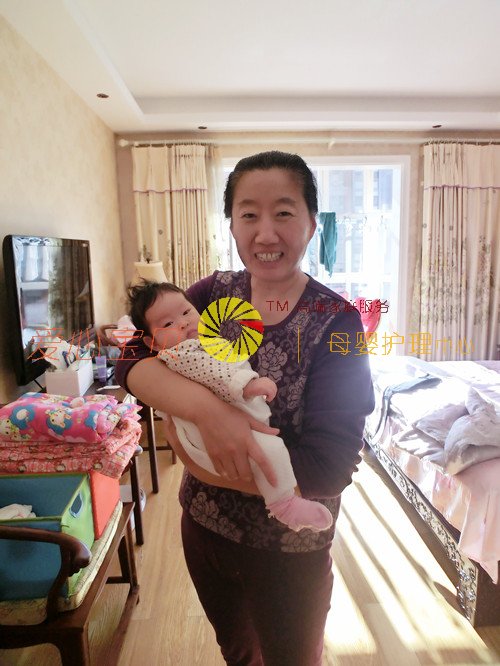 金牌月嫂姚桂云带过多个早产儿宝宝,有丰富的母婴护理经验