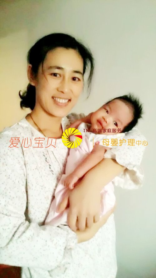 金牌月嫂汤华进开心工作