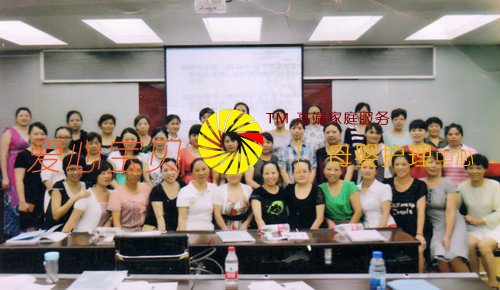 ���ͱ�����Ӥʦ��ѵ���ҵʱ�ĺ�Ӱ���������ı���������˾�δ�Ӣ