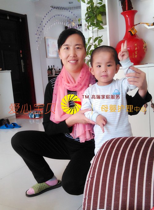 摆摆剪刀字,和宝宝娱乐也属于北京爱心宝贝家政公司早教内容之一。