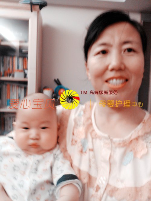 在北京爱心宝贝家政育婴师张晶的细心呵护下,宝宝健康快乐的成长