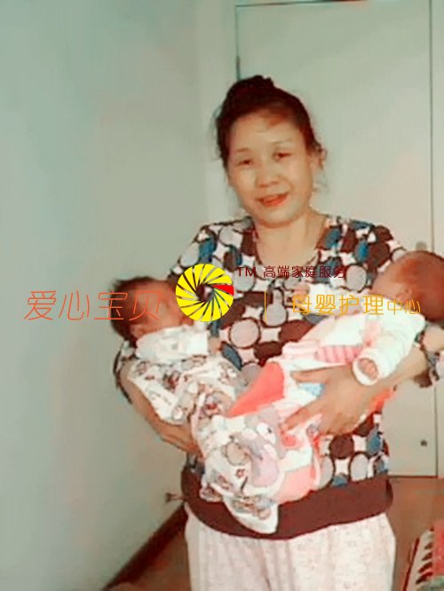 带了多对早产双胞胎宝宝,北京爱心宝贝家政服务公司育婴师郭林鱼