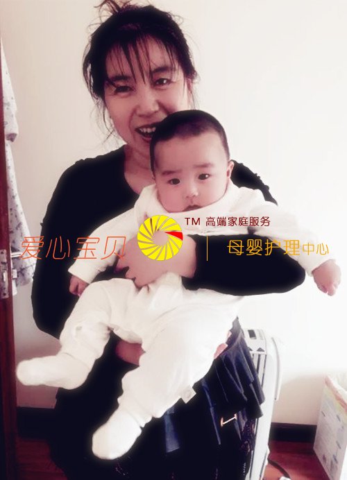 在北京爱心宝贝家政服务公司高级育婴师代金萍的护理下宝宝茁壮成长