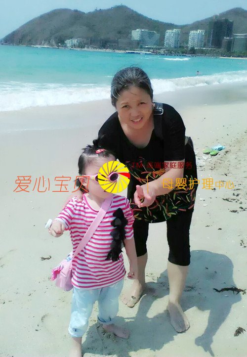 宝宝和阿姨一起游戏,北京爱心宝贝家政保姆许彩萍。