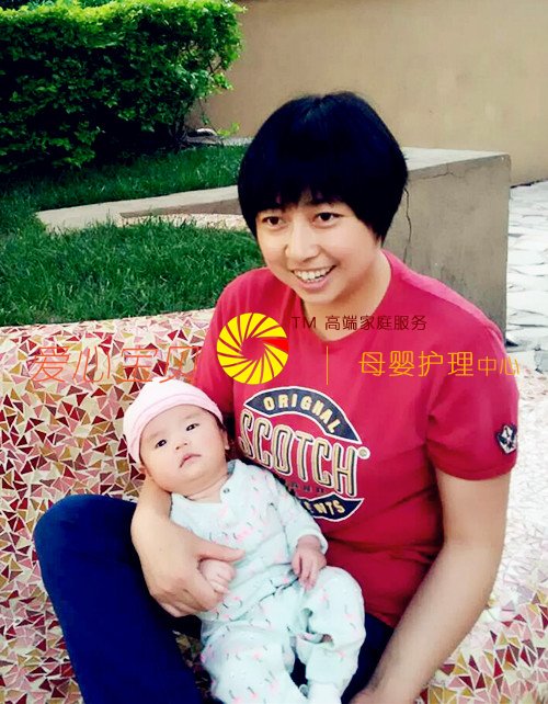 宝宝喜欢乐观的阿姨,北京爱心宝贝家政服务公司高级育婴师胡菊华。